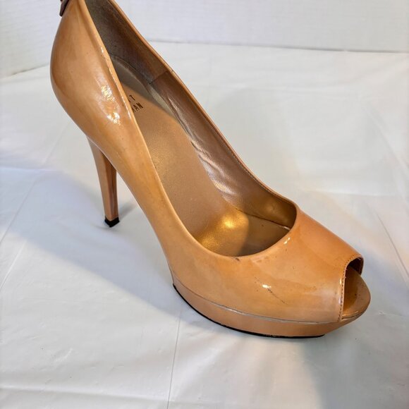 Stuart Weitzman Beige Patent Leather Platform Peep Toe Pumps 4.5" Heel Size 8.5M - Picture 11 of 13